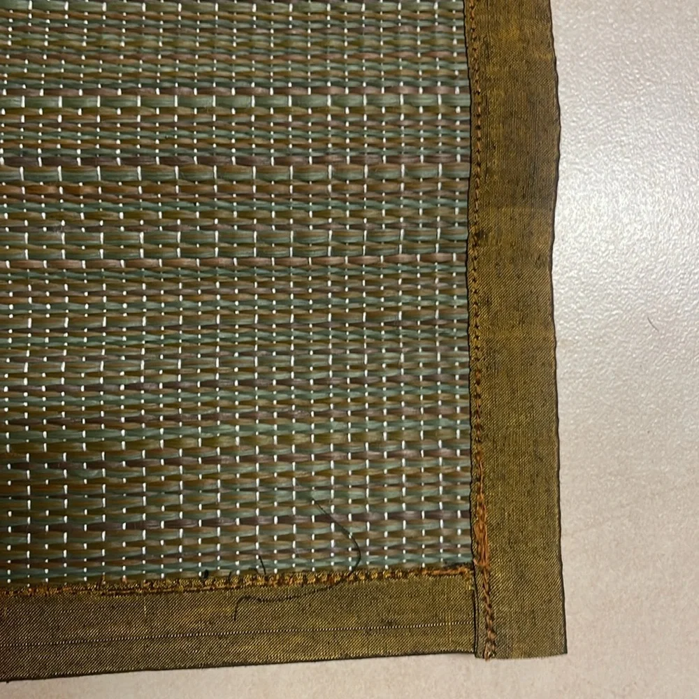 Williams-sonoma 100% Rush Trim 100% silk Table mat